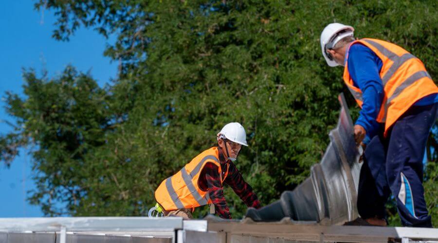 Professional gutter cleaning in Carman, IL